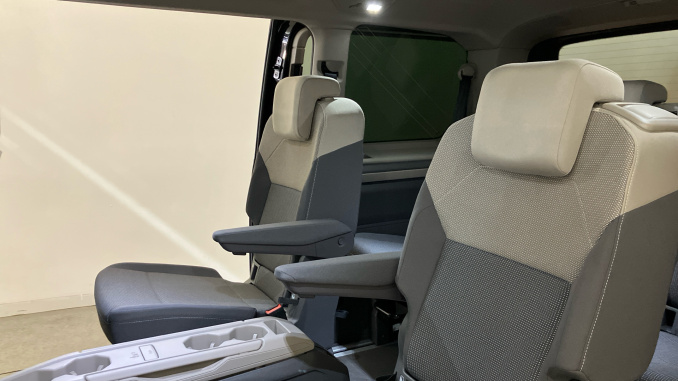 Volkswagen Multivan 1.5 TSI eHybrid Life 5dr 4MOTION DSG Estate - Image 42